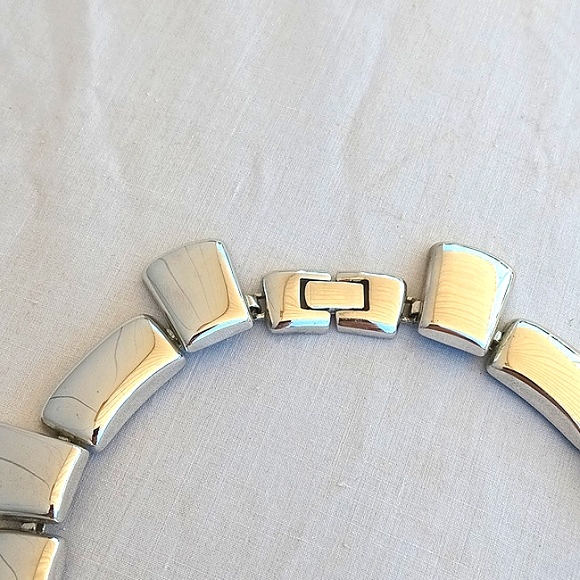 LCI Silver Tone 16 1/2" Choker Necklace - Picture 2 of 5